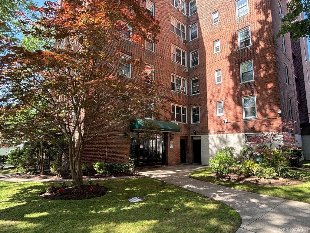 28-02 Parsons Blvd 1E, Flushing, NY 11354