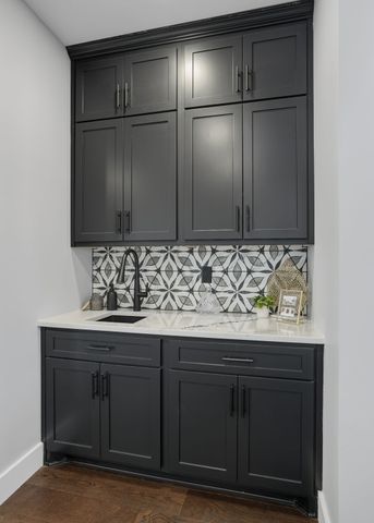 927 11th Ave, N, Nashville, TN 37208