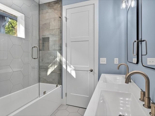 927 11th Ave, N, Nashville, TN 37208