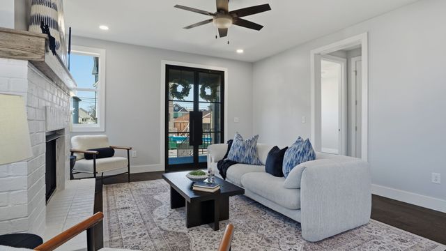 927 11th Ave, N, Nashville, TN 37208