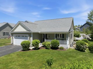 12 Thorn Hill Road # 12, Hooksett, NH 03106