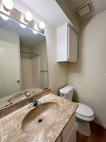 929 W Hickory Street A14, Denton, TX 76201