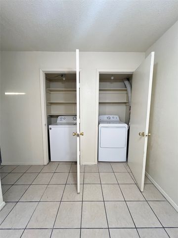 929 W Hickory Street A14, Denton, TX 76201