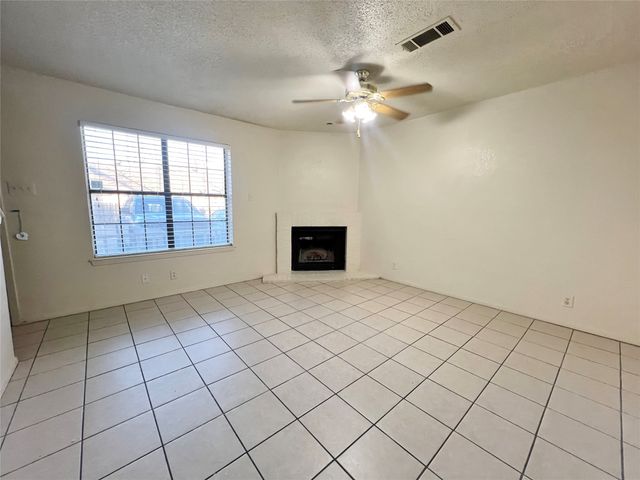 929 W Hickory Street A14, Denton, TX 76201