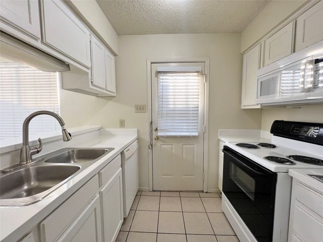 929 W Hickory Street A14, Denton, TX 76201