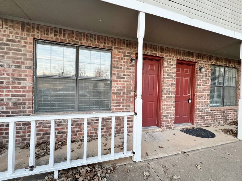 929 W Hickory Street A14, Denton, TX 76201