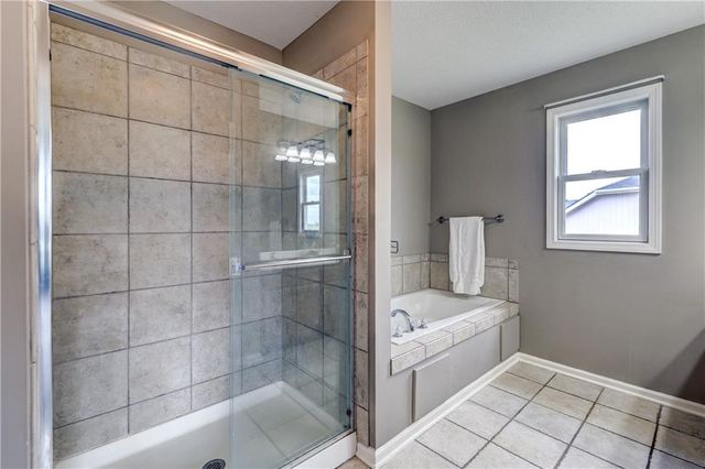 3725 N 152nd Court, Basehor, KS 66007