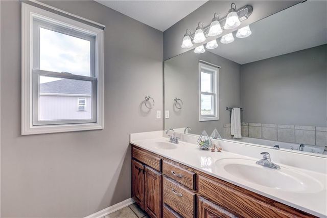 3725 N 152nd Court, Basehor, KS 66007