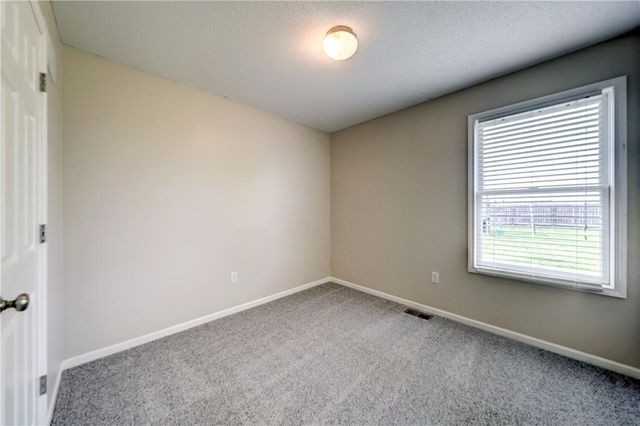 3725 N 152nd Court, Basehor, KS 66007