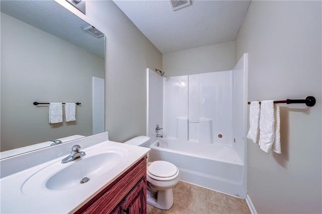 3725 N 152nd Court, Basehor, KS 66007