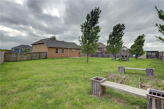 3725 N 152nd Court, Basehor, KS 66007