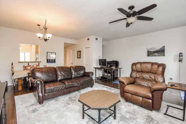 1044 Augusta Drive 1044, Houston, TX 77057