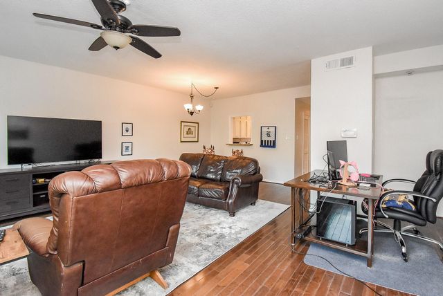 1044 Augusta Drive 1044, Houston, TX 77057