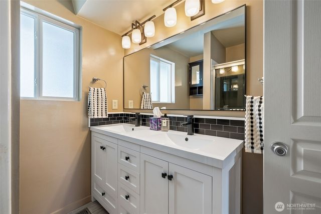 14225 104th Avenue NE, Kirkland, WA 98034