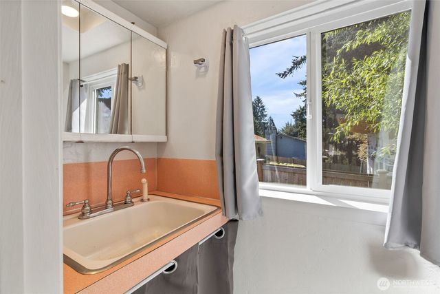 14225 104th Avenue NE, Kirkland, WA 98034