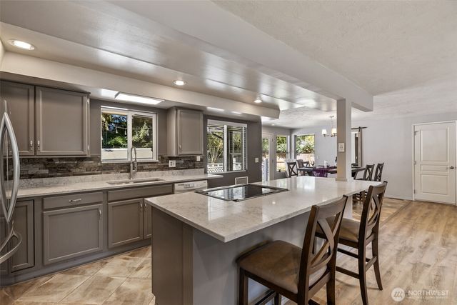 14225 104th Avenue NE, Kirkland, WA 98034