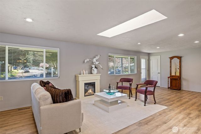 14225 104th Avenue NE, Kirkland, WA 98034