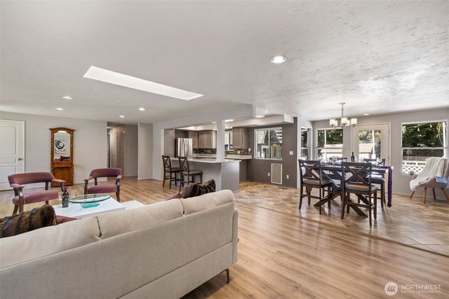 14225 104th Avenue NE, Kirkland, WA 98034