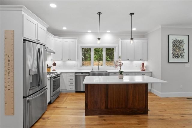 1 Norway Farms Dr, Norfolk, MA 02056