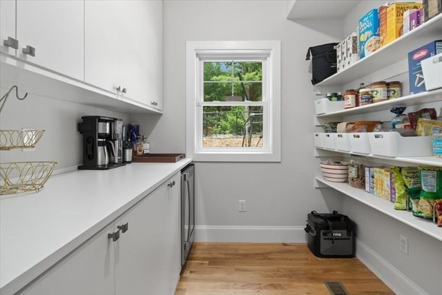 1 Norway Farms Dr, Norfolk, MA 02056