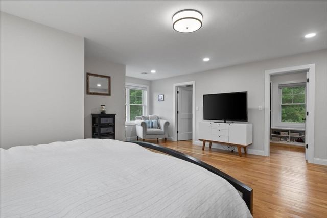 1 Norway Farms Dr, Norfolk, MA 02056