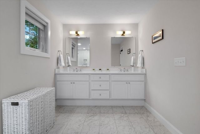 1 Norway Farms Dr, Norfolk, MA 02056