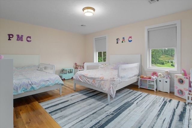 1 Norway Farms Dr, Norfolk, MA 02056