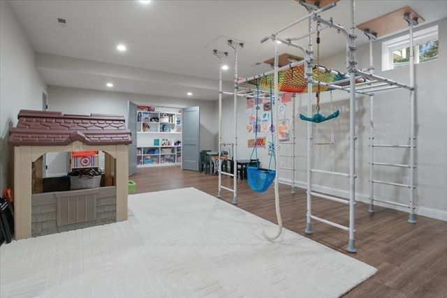 1 Norway Farms Dr, Norfolk, MA 02056