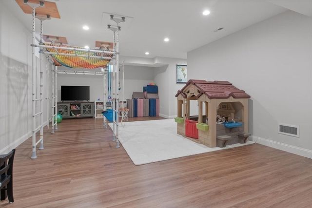 1 Norway Farms Dr, Norfolk, MA 02056