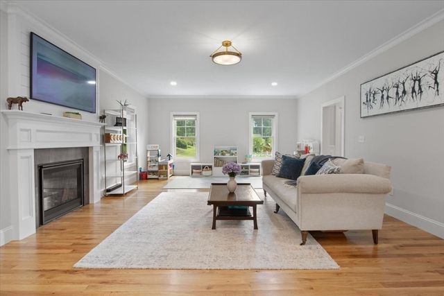 1 Norway Farms Dr, Norfolk, MA 02056