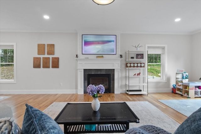 1 Norway Farms Dr, Norfolk, MA 02056