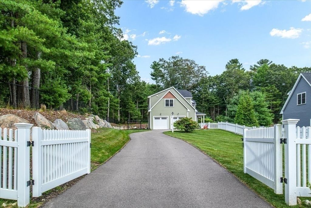 1 Norway Farms Dr, Norfolk, MA 02056