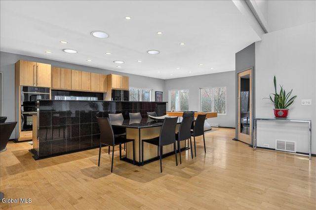 7 Legends Way, Clifton Park, NY 12019