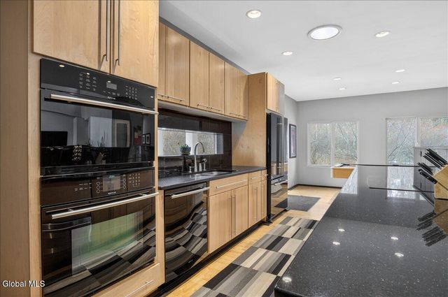 7 Legends Way, Clifton Park, NY 12019