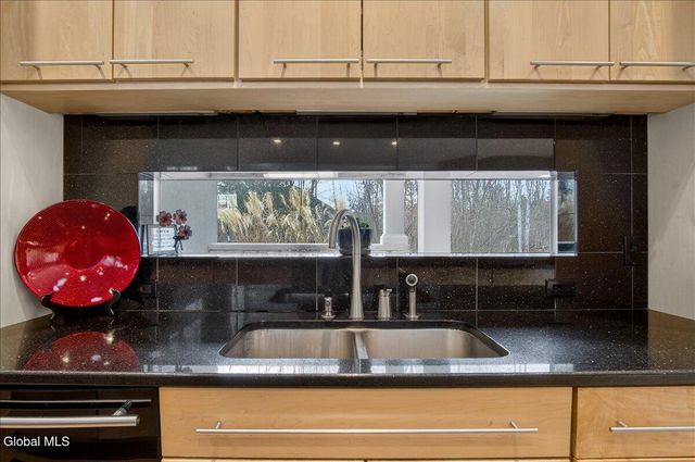 7 Legends Way, Clifton Park, NY 12019