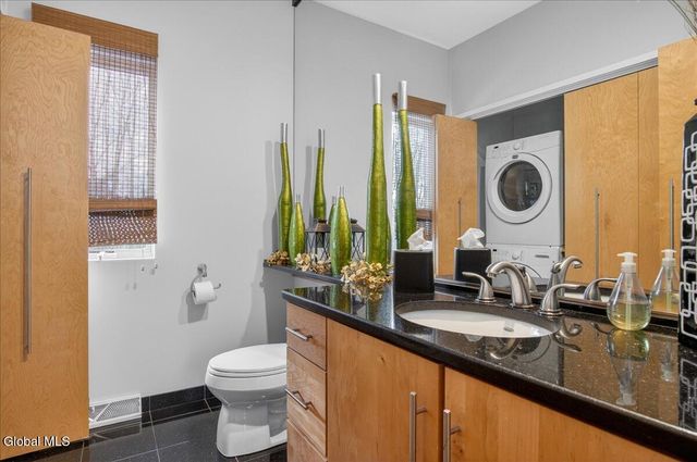 7 Legends Way, Clifton Park, NY 12019