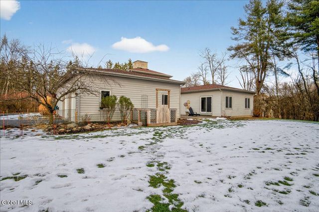 7 Legends Way, Clifton Park, NY 12019