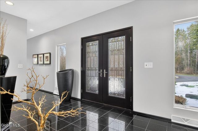 7 Legends Way, Clifton Park, NY 12019