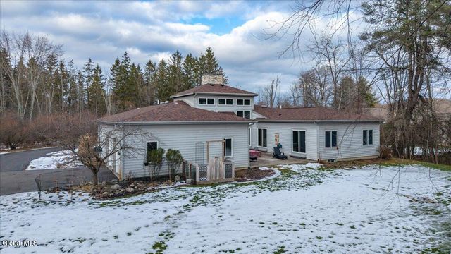 7 Legends Way, Clifton Park, NY 12019