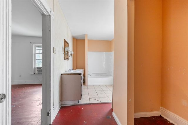 303 Agnew Rd, Jeannette, PA 15644