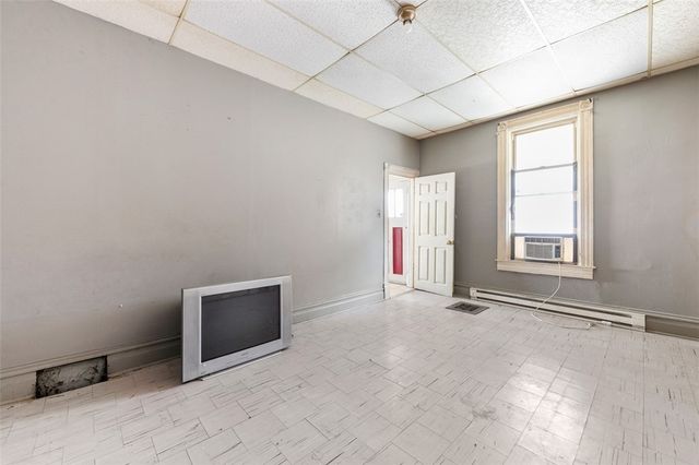 303 Agnew Rd, Jeannette, PA 15644