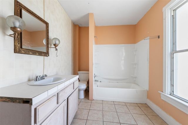 303 Agnew Rd, Jeannette, PA 15644