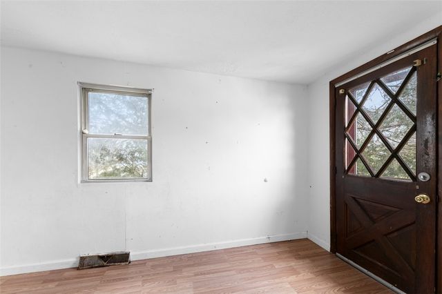 303 Agnew Rd, Jeannette, PA 15644