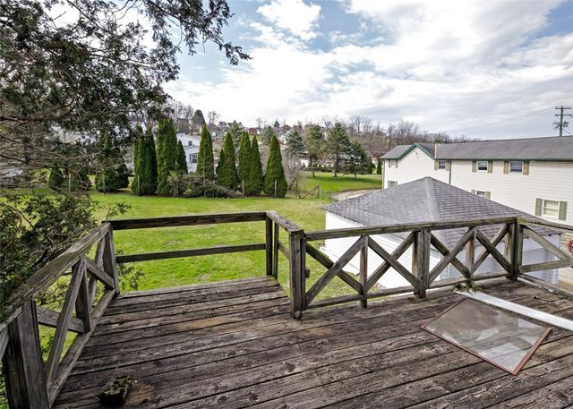 303 Agnew Rd, Jeannette, PA 15644