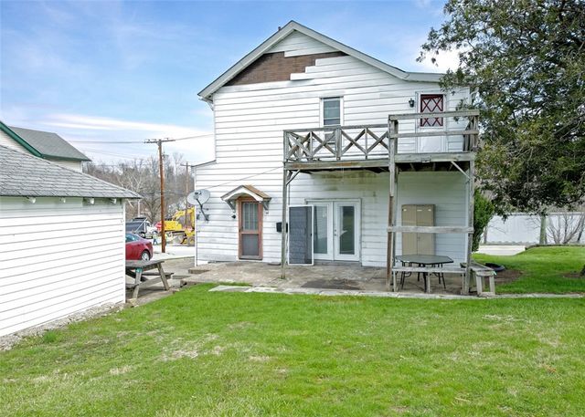 303 Agnew Rd, Jeannette, PA 15644