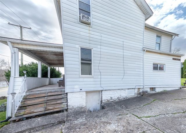 303 Agnew Rd, Jeannette, PA 15644