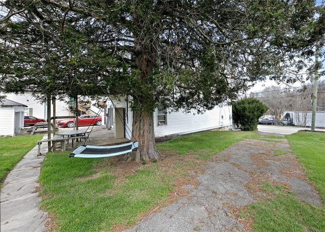 303 Agnew Rd, Jeannette, PA 15644