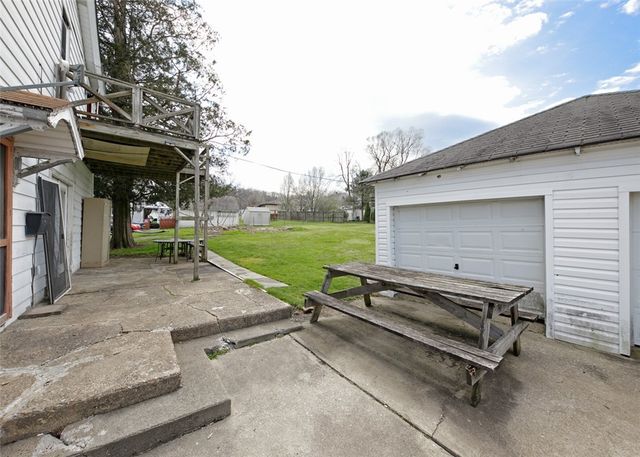 303 Agnew Rd, Jeannette, PA 15644