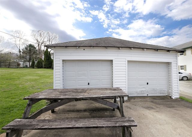 303 Agnew Rd, Jeannette, PA 15644