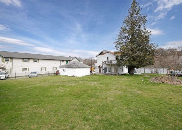 303 Agnew Rd, Jeannette, PA 15644